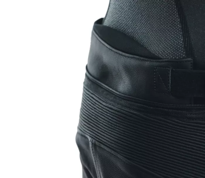 Męskie spodnie skórzane Dainese DELTA 4 BLACK/BLACK
​